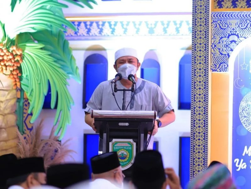 Gubernur Herman Deru saat membuka Pengajian Ramadhan Provinsi Sumsel 1443 Hijriah bertempat di Griya Agung Palembang, Sabtu [2/4] malam.