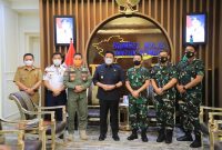 Gubernur Sumsel H Herman Deru menyambut kedatangan Komandan Pangkalan TNI Angkatan Laut [Danlanal] Palembang, Kolonel Laut [P] Widyo Sasongko di ruang kerjanya, Senin [4/4/2022].