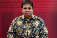 Menteri Koordinator Bidang Ekonomi Airlangga Hartarto dalam Konferensi Pers setelah Rapat Terbatas Evaluasi PPKM di Istana Merdeka, Senin [4/4]. [Foto: Biro Pers, Media, dan Informasi Sekretariat Presiden RI]