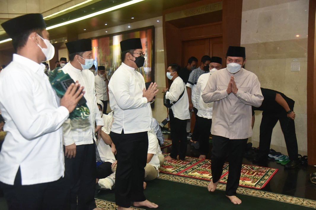Gubernur Herman Deru menghadiri Pengajian dan silahturahmi dalam rangka bulan Ramadhan yang digelar Bank Sumsel Babel [BSB] di lobby Kantor BSB Jakabaring Palembang.