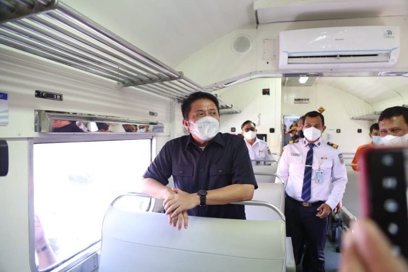Gubernur  Sumatera Selatan [Sumsel] H Herman Deru meninjau persiapan mudik Lebaran di stasiun Kertapati Palembang, Jumat [8/3].