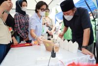 Gubernur Sumsel H Herman Deru bersama ICSB menyambangi Bukan Ramadan yang dijajakan para UMKM Sumsel