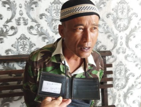Satuan Samapta Polrestabes Palembang mengamankan seorang pria berjaket loreng.