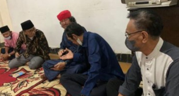 Persatuan Wartawan Indonesia Sumatra Selatan [PWI Sumsel] bersama Ikatan Keluarga Wartawan Indonesia [IKWI] Sumsel menyelenggarakan buka puasa bersama diikuti pengurus dan anggota di Mabes PWI Sumsel, Jumat [22/4] di Jalan Supeno nomor 11 Palembang.