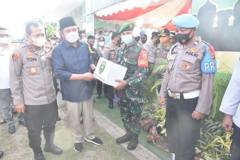 Gubernur Sumsel, H Herman Deru saat meninjau  pos pengamanan di gerbang tol Keramasan Palembang dan gerbang tol Kayuagung, OKI 