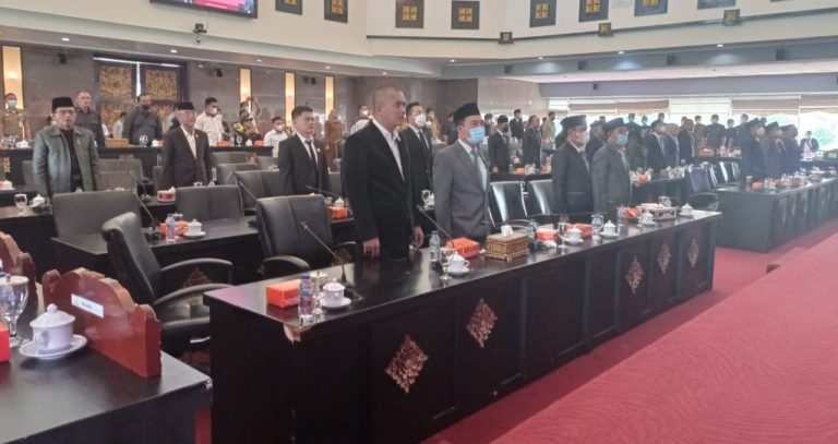 Dewan Perwakilan Rakyat Daerah [DPRD] Kota Palembang kembali menggelar Rapat Paripurna keenam Masa Persidangan [MP] ke I/2022 dengan agenda penyampaian tiga Rancangan Peraturan Daerah [Raperda] oleh Walikota Palembang H Harnojoyo, di Gedung DPRD Palembang, Selasa [17/5/2022].