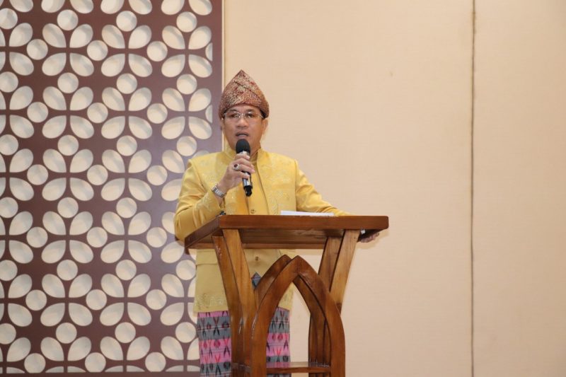 Kepala Disdik Palembang, H Ahmad Zulinto SPd MM saat memberikan sambutan pada Hardiknas di Kantor Disdik secara hybrid.