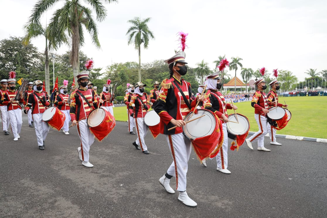 Peringatan Hardiknas ini juga dimeriahkan ditampilkan atraksi Drum Band SMA Negeri 1 Palembang dan Marching Band SMK Negeri 6 Palembang.