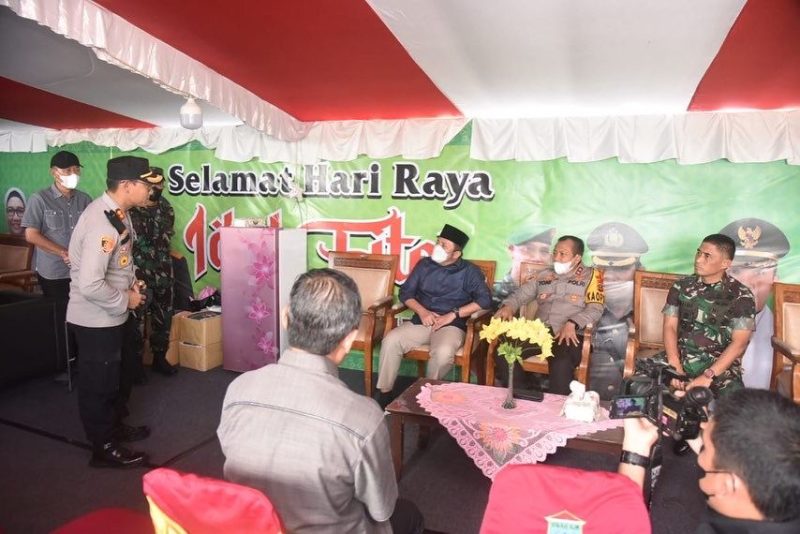 Kapolda Sumsel Irjen Pol Toni Harmanto MH bersama Gubernur H Herman Deru melakukan peninjauan dan pengecekan pos pengamanan [Pospam] arus mudik menjelang hari raya Idul Fitri 1443 Hijriah/2022 Masehi.