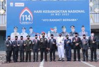 Sekretaris Daerah Kota Palembang Drs Ratu Dewa MSi berpose bersama seluruh unsur muspida Ratu Dewa usai upacara gabungan Harkitnas ke 114 di halaman Sekretariat Daerah [Setda] Kota Palembang di jalan Merdeka Kota Palembang, Jumat [20/5].