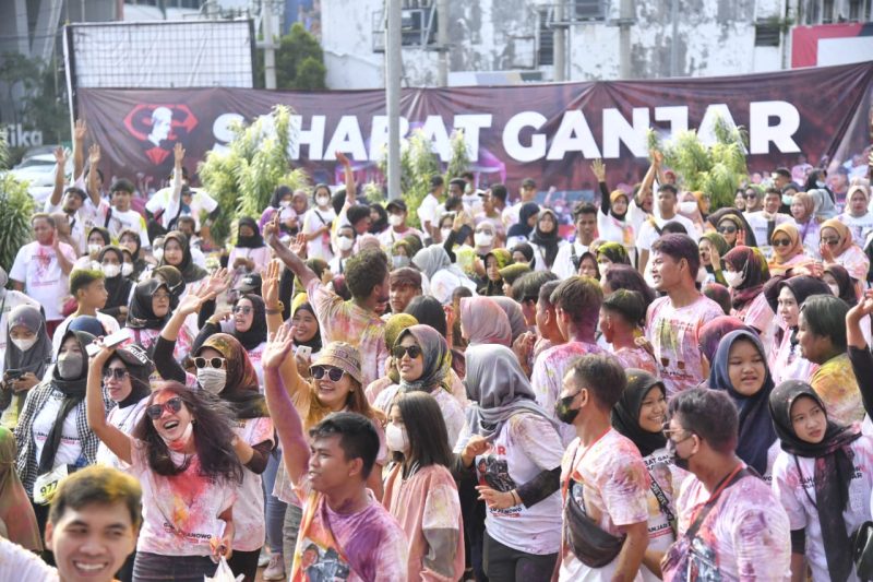 Ribuan masyarakat dan simpatisan Ganjar Pranowo berbondong-bondong menghadiri