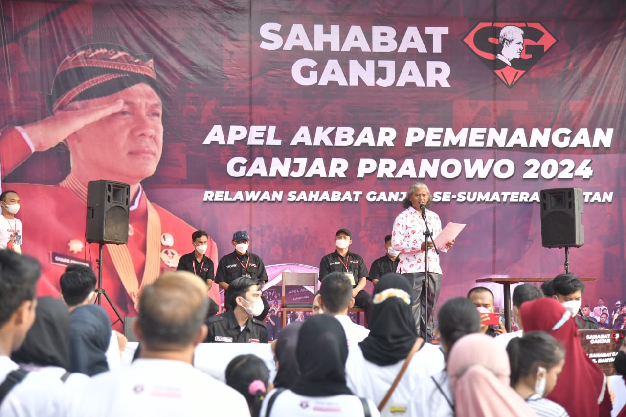 Ribuan masyarakat dan simpatisan Ganjar Pranowo berbondong-bondong menghadiri "Apel Akbar Pemenangan Ganjar Pranowo 2024" di lapangan Transmart PCC Radial, Palembang, Sumatera Selatan [Sumsel], Minggu [22/05/2022].