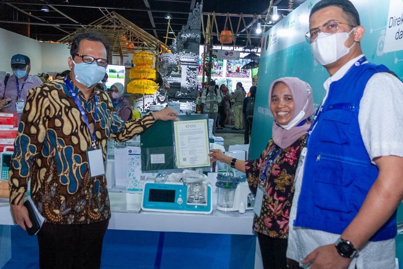 produk industri dalam negeri yang bermanfaat dalam penanggulangan bencana di pameran ADEXCO 2022