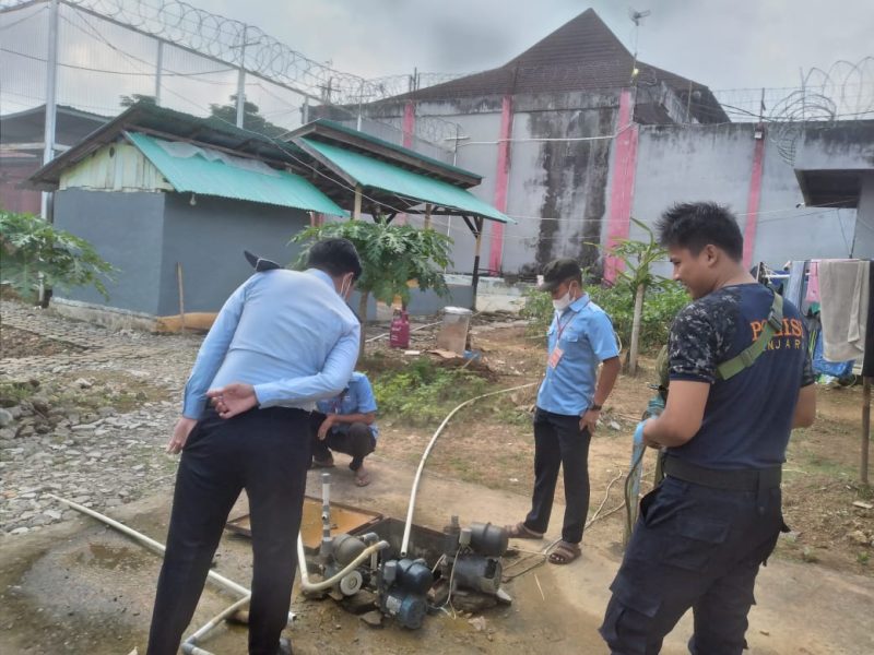 Pengecekan air di bak penampungan Lapas Banyuasin, Selasa [10/05/2022]