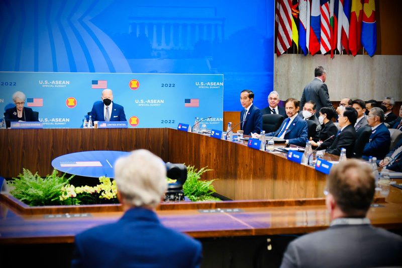 Presiden Jokowi menghadiri KTT Khusus ASEAN-AS, di Departemen Luar Negeri AS, Washington DC, Jumat (13/05)