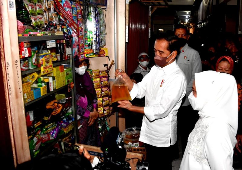 Presiden Jokowi mengunjungi Pasar Muntilan, Magelang Sabtu (21/05/2022)