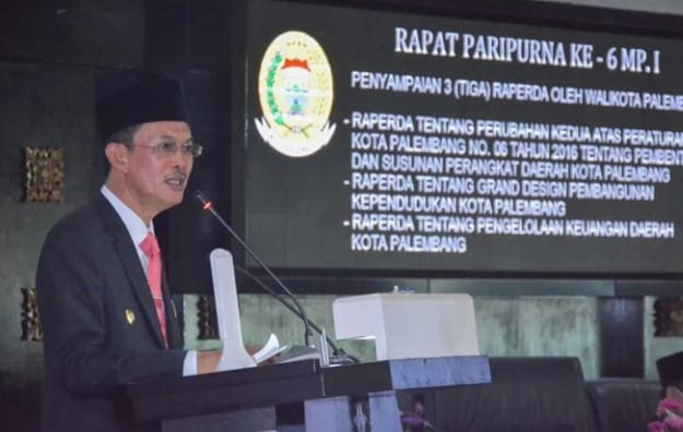 Walikota Palembang H Harnojoyo menyampaikan terkait tiga raperda yang dibahas pada Rapat Paripurna Keenam DPRD Kota Palembang