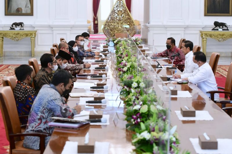 Presiden Jokowi menerima Ketua dan Anggota KPU, di Istana Merdeka, Jakarta, Senin (30/05/2022)