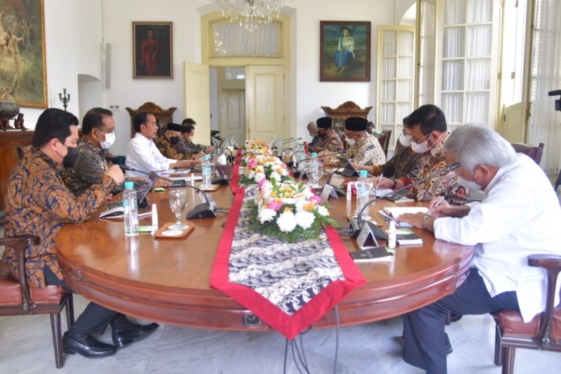 Presiden Jokowi memimpin Ratas Persiapan Pelaksanaan Ibadah Haji 1443H/2022M, di Istana Kepresidenan Bogor, Jawa Barat, Selasa (17/05/2022)