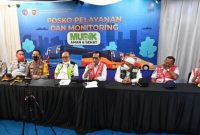 Menhub RI, Budi Karya Sumadi saat konferensi pers usai meninjau Pos Pengamanan Cikaledong, Nagreg, Kabupaten Bandung, Jawa Barat, Minggu (1/5)