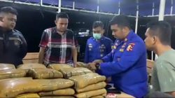 Personel Ditpolair Baharkam Mabes Polri menggagalkan pengiriman 49 kg ganja kering lewat jalur laut di perarairan Belawan, Kamis (12/05/22)