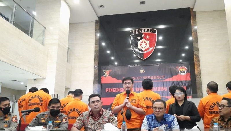 Polisi segera menuntaskan perkara penipuan investasi robot trading aplikasi DNA Pro dan menelusuri seluruh aset para tersangka untuk dikembalikan kepada korban