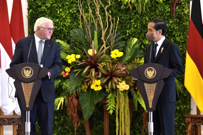 Presiden Jokowi menyambut Presiden Republik Federal Jerman Frank-Walter Steinmeier, di Istana Kepresidenan Bogor, Jawa Barat, Kamis (16/06/2022) 