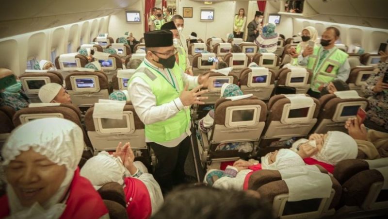 Menag Yaqut menyampaikan pesan kepada jemaah haji Kloter I, Banten, Sabtu (4/6/2022)