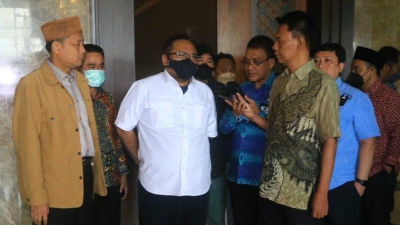 Menag Yaqut tiba di bandara usai kunjungan ke Vatikan