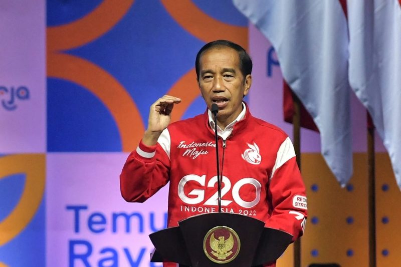 Presiden Jokowi saat memberikan sambutan pada acara Silaturahmi dengan Alumni Penerima Kartu Prakerja di Sentul International Convention Center (SICC), Kabupaten Bogor, pada Jumat (17/06/2022)