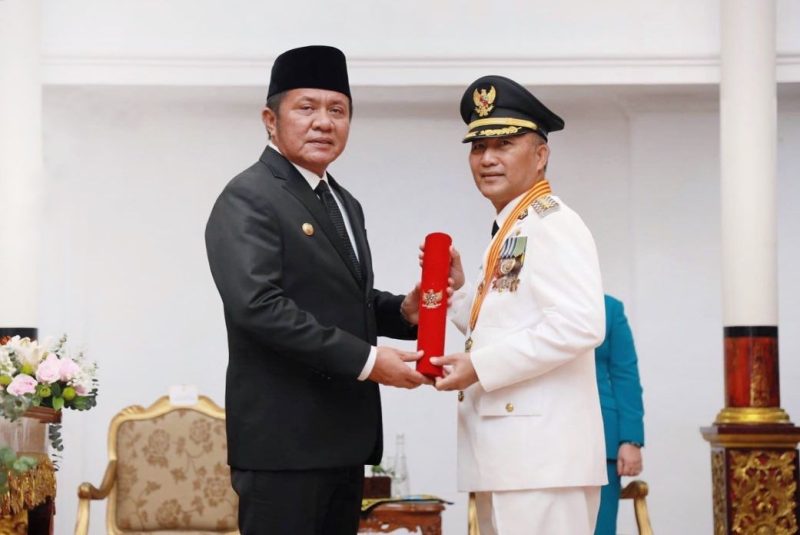 Gubernur Sumsel H Herman Deru resmi melantik Sekretaris Daerah (Sekda) Kabupaten Musi Banyuasin (Muba), Apriyadi menjadi Penjabat (Pj) Bupati Muba, di Griya Agung Senin (30/5) siang.