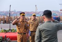 Sekda Kota Palembang Drs Ratu Dewa MSi memimpin apel gabungan di BKB Palembang.