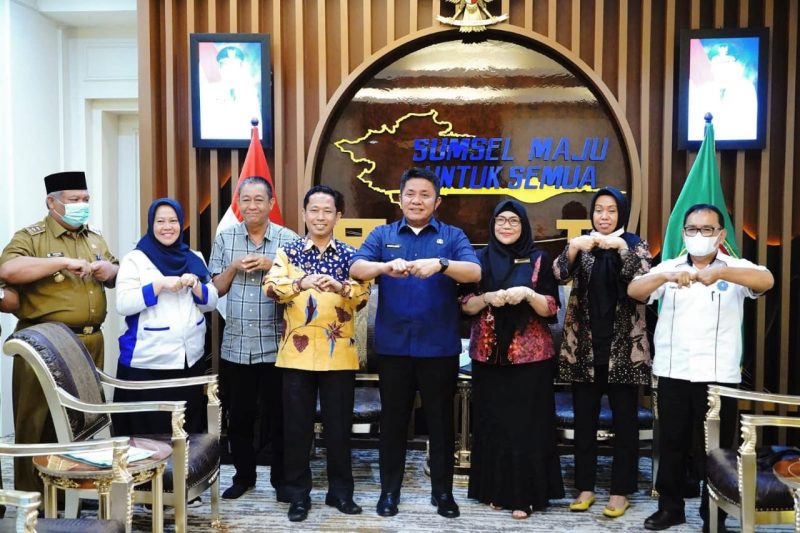 Gubernur Sumsel H. Herman Deru menerima audiensi Rektor Universitas Tridinanti Palembang [UTP] Dr Ir Hj Manisah MP beserta rombongan di ruangannya. 