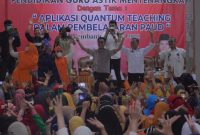 Sekretaris Daerah Kota Palembang, Drs Ratu Dewa MSi didampingi Ketua PGRI Sumsel H Ahmad Zulinto SPd MM mengapresiasi kegiatan Workshop yang diselenggarakan Komunitas Guru Asyik dan Menyenangkan [Gurame] Kota Palembang bagi guru taman kanak-kanak dan Paud.