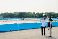 Presiden Jokowi didampingi Gubernur DKI Jakarta Anies Baswedan saat meninjau sirkuit Formula E, Senin (25/94/2022), di Ancol, Jakarta