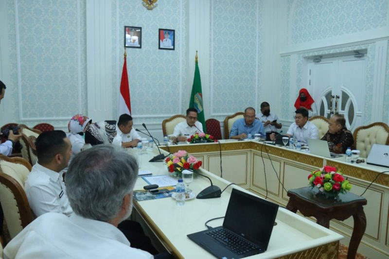 Sekda Kota Palembang, Drs Ratu Dewa melakukan audiensi bersama Lutz Kleeberg dan Konsultan Royal Haskoning asal Australia terkait Program Capacity Building IPAL