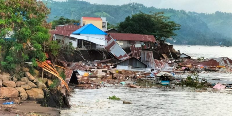 enomena abrasi pantai yang melanda Kabupaten Minahasa Selatan, Provinsi Sulawesi Utara