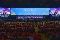 Presiden Jokowi bersilaturahmi dengan para alumni penerima Kartu Prakerja dari seluruh Indonesia, di SICC, Bogor, Jawa Barat, Jumat (17/06/2022)