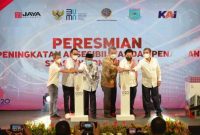 Budi Karya Sumadi bersama Menteri BUMN Erick Thohir, Kamis (16/6), meresmikan wajah baru Stasiun Pondok Ranji