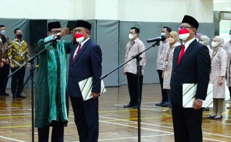 Ketua Komisi Pemberantasan Korupsi (KPK) Firli Bahurli melantik dua orang Jabatan Pimpinan Tinggi (JPT)) Madya, Jumat (8/7/2022) [foto: tangkapan layar]
