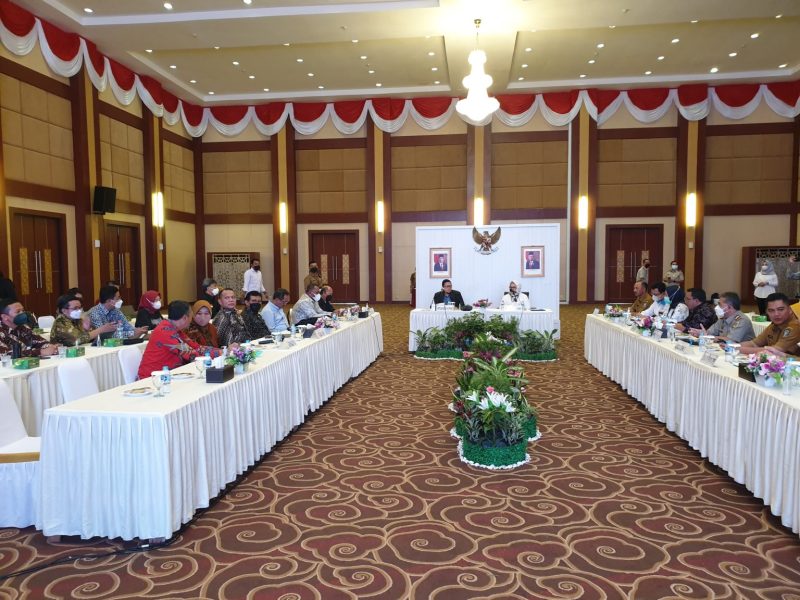Kunjungan Kerja Komisi II DPR RI dalam rangka Reses Masa Persidangan V Tahun Sidang 2021-2022 ke Provinsi Kepri, di Aula Wan Seri Beni, Kantor Gubernur Kepulauan Riau, Tanjungpinang, Senin (11/07/2022)
