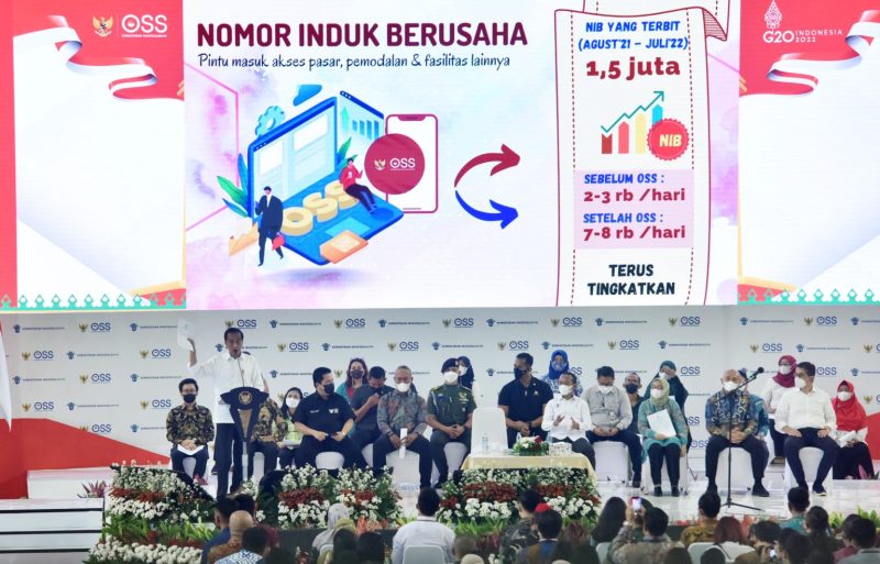 Presiden Jokowi dalam acara pemberian NIB bagi pelaku UMK perseorangan, Rabu (13/07/2022), di Gedung Olahraga Nanggala Kopassus, Jaktim.
