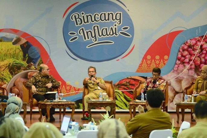 Sekda Provinsi Supriono saat memberikan arahan dalam Forum Bincang Inflasi yang diadakan oleh Bank Indonesia (BI) Perwakilan Sumsel, Selasa (21/6)