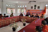 Anggota Bawaslu Puadi memberikan arahan kepada jajaran Bawaslu Cianjur