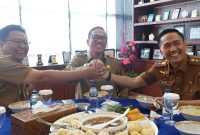 Sekda Kota Palembang Drs Ratu Dewa MSi, Kadisdik Kota Palembang H Ahmad Zulinto, dan Kadisdik Sumsel Drs Riza Fahlevi MM