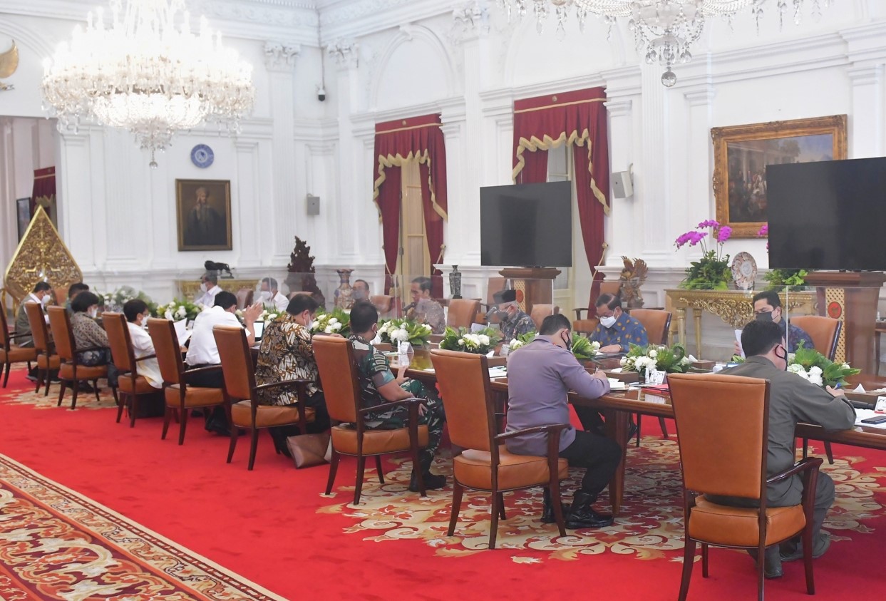 Presiden Jokowi pimpin Ratas PPKM, di Istana Merdeka, Jakarta