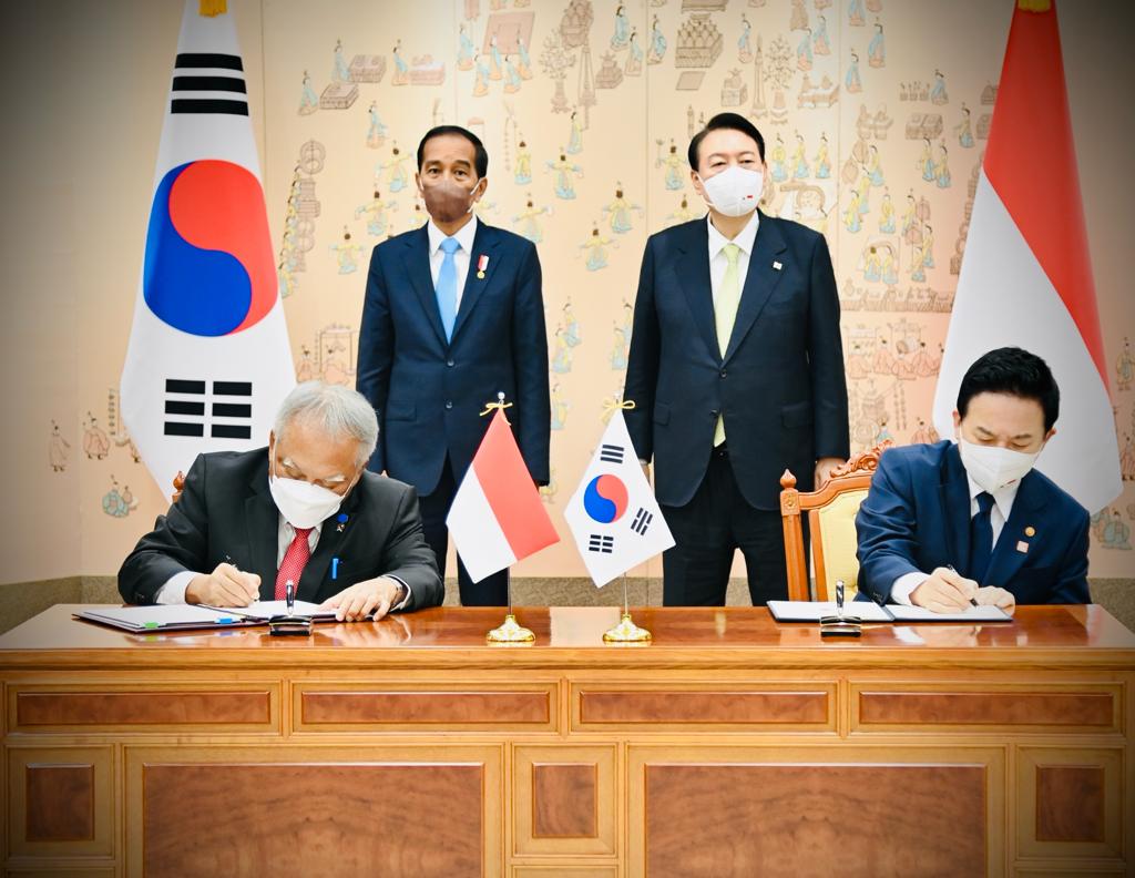 Menteri PUPR Basuki Hadimuljono menandatangani Protokol Perubahan Memorandum Saling Pengertian antara Kementerian PUPR dengan Kementerian Pertanahan, Infrastruktur, dan Transportasi Republik Korea