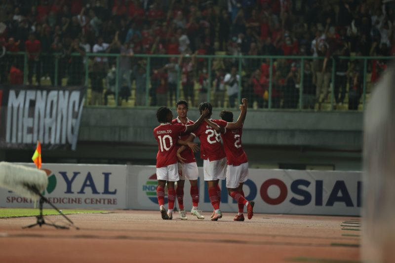 Timnas U-19 Indonesia saat melawan Filipina di Stadion Patriot Candrabhaga, Bekasi, Jumat (8/7/2022) malam