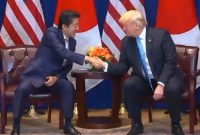Donald Trump bersama mantan Perdana Menteri Jepang, Shinzo Abe