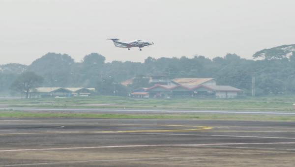 Uji coba landasan pacu (runway) hasil revitalisasi Bandara Halim Perdanakusumah